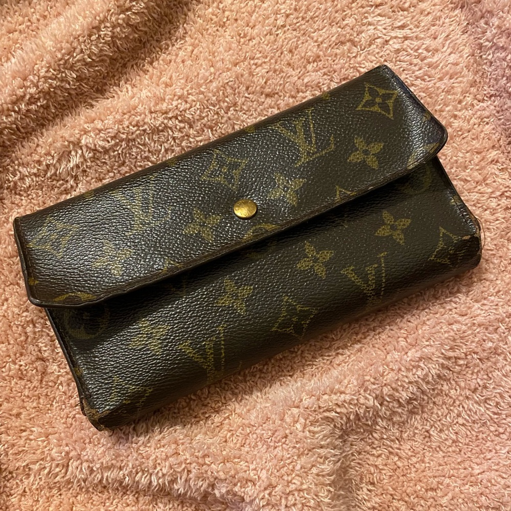 Louis Vuitton wallet!! - Picture 1 of 8